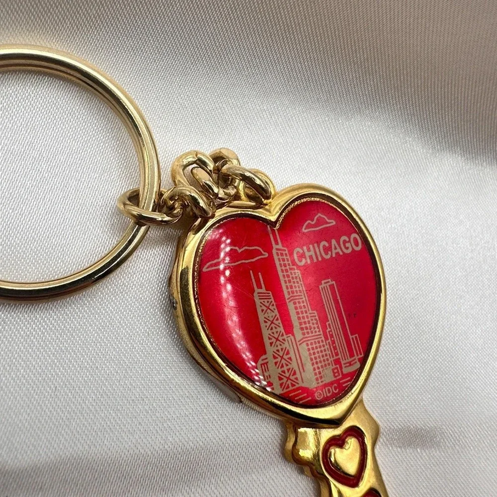 Vintage Y2K Chicago Gold Tone Red Enamel Heart Key Keychain Classic Jewelry Boho
